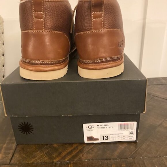 Men Neumel UGG Leather Boots - Picture 2 of 7